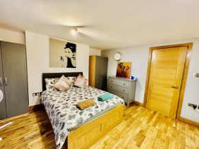 One Bed Apartment in Camden Town In London